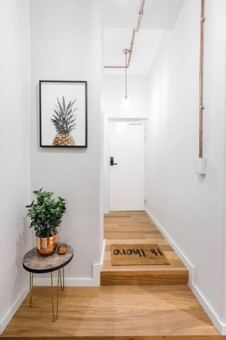 Smart Modern Living In Iconic Building In A Prime Location Apartment Cape Town