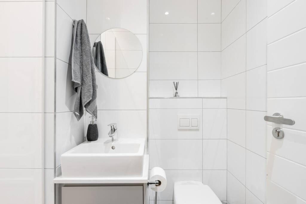 Smart Modern Living In Iconic Building In A Prime Location Apartment Cape Town