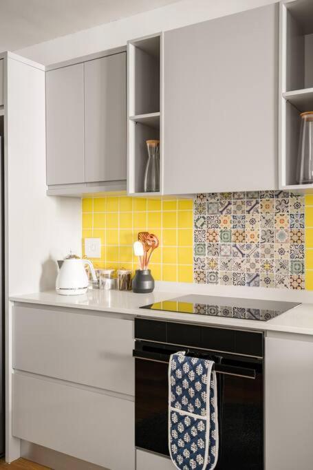 Apartment Smart Modern Living In Iconic Building In A Prime Location *