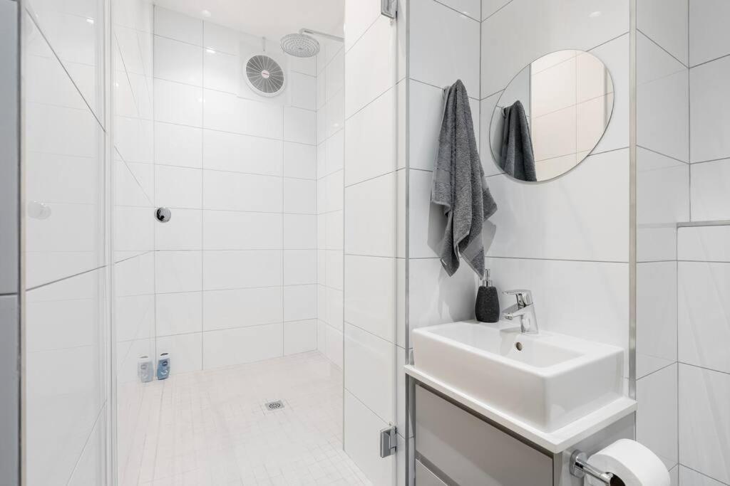 Smart Modern Living In Iconic Building In A Prime Location Apartment Cape Town