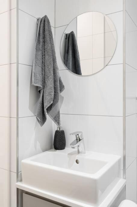 Apartment Smart Modern Living In Iconic Building In A Prime Location *