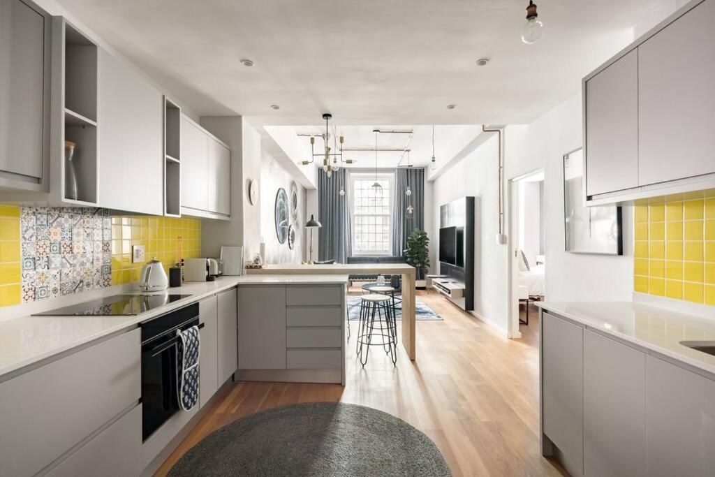 Smart Modern Living In Iconic Building In A Prime Location *