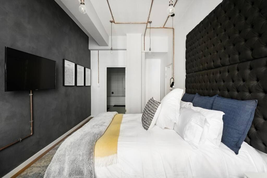 Smart Modern Living In Iconic Building In A Prime Location *