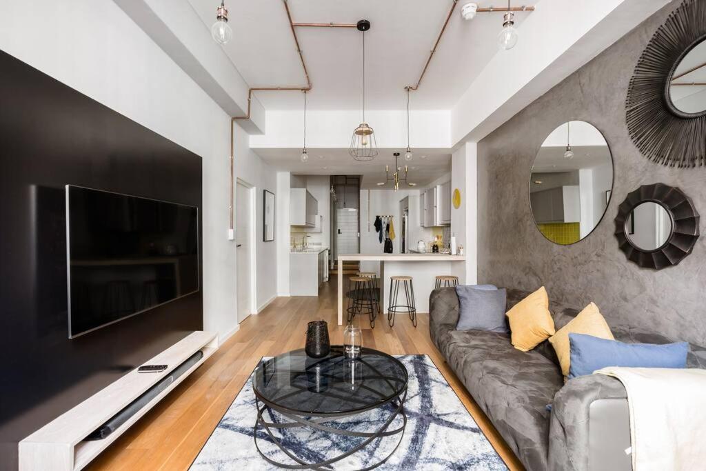 Smart Modern Living In Iconic Building In A Prime Location *